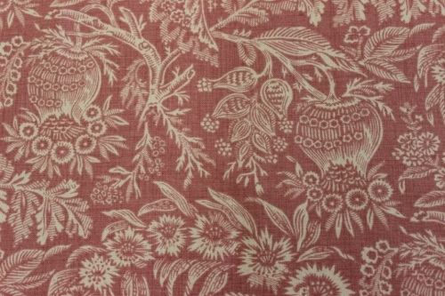 Atelier De France Cotton - Beige Jacobean style flowers on soft rust background