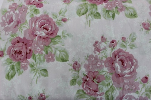 Emma's Garden Cotton - Large pink roses on soft pink background